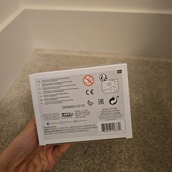 Funko Pop! Vinyl: Pokémon - Charmander (Diamond Glitter) - Target Emerald - Picture 6 of 6